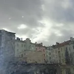 Hu * Prag